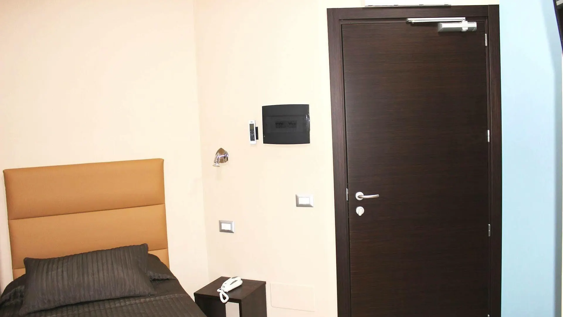 Hotel Gran Torino Rzym 0*,